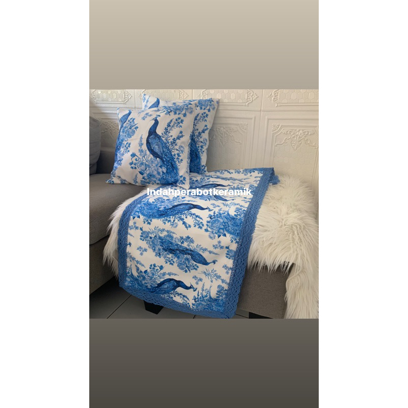 sarung bantal  atau runner biru putih