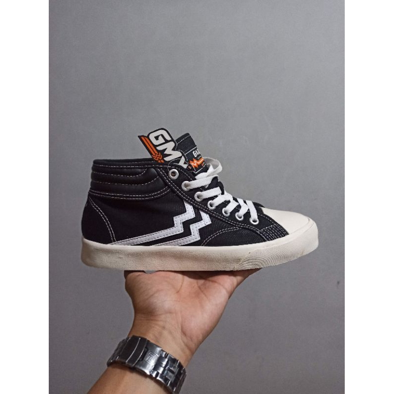 Sepatu Geoff max Maverick mid Black White