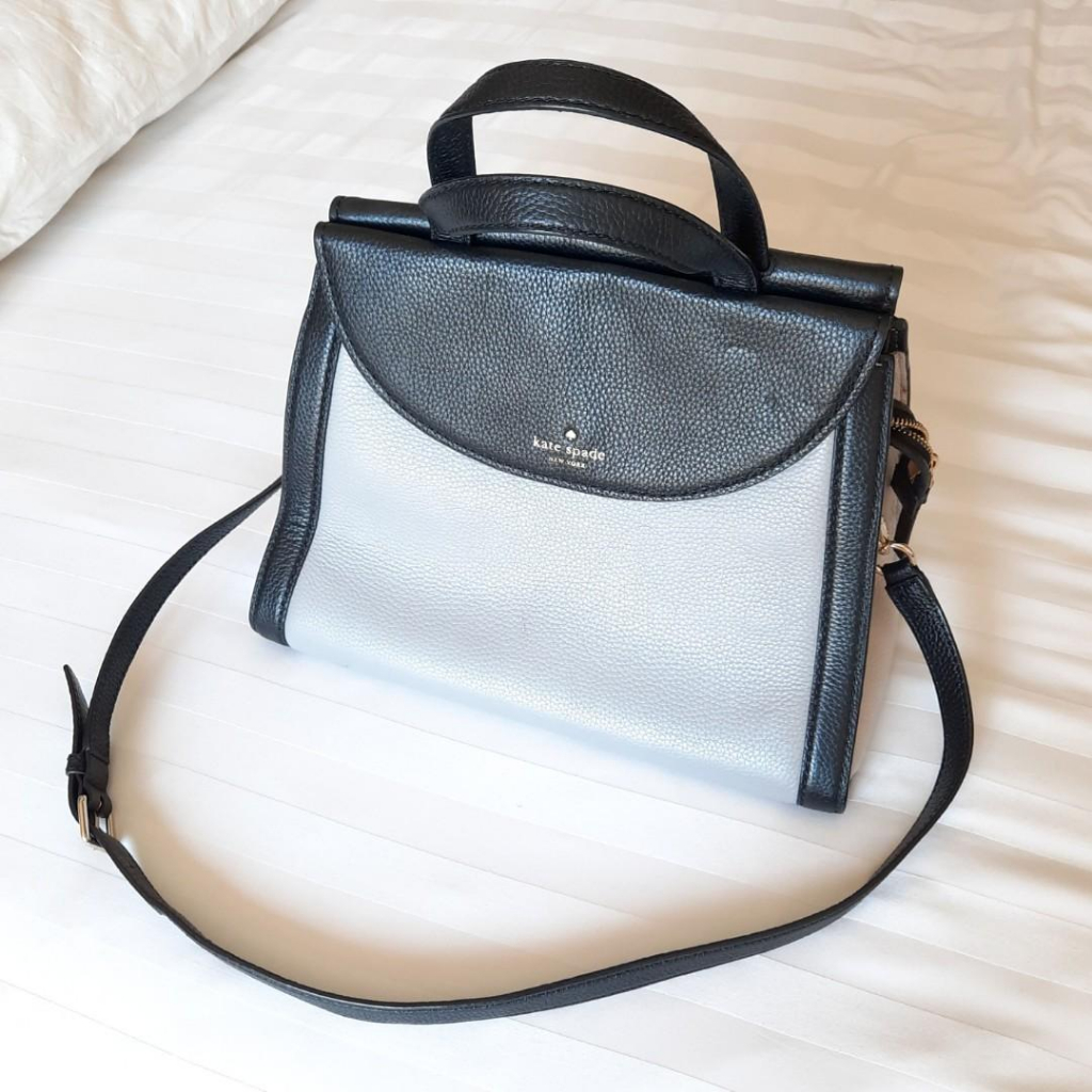 Kate spade crossbody cobble hill adrien large sz 37 two color gray black (abu hitam) long strap square bag (preloved clean/used 2x)