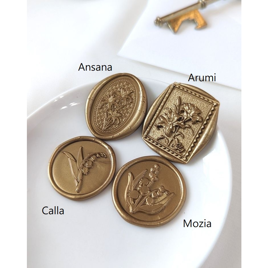 

Ansana, Arumi, Calla, Mozia 1 Piece LefavelaaCOIN Seal Wax Stamp Sticker Instant / Seal Wax Coin / Wax Seal / Stempel Lilin / Self Adhesive / Segel lilin Amplop Undangan Vintage