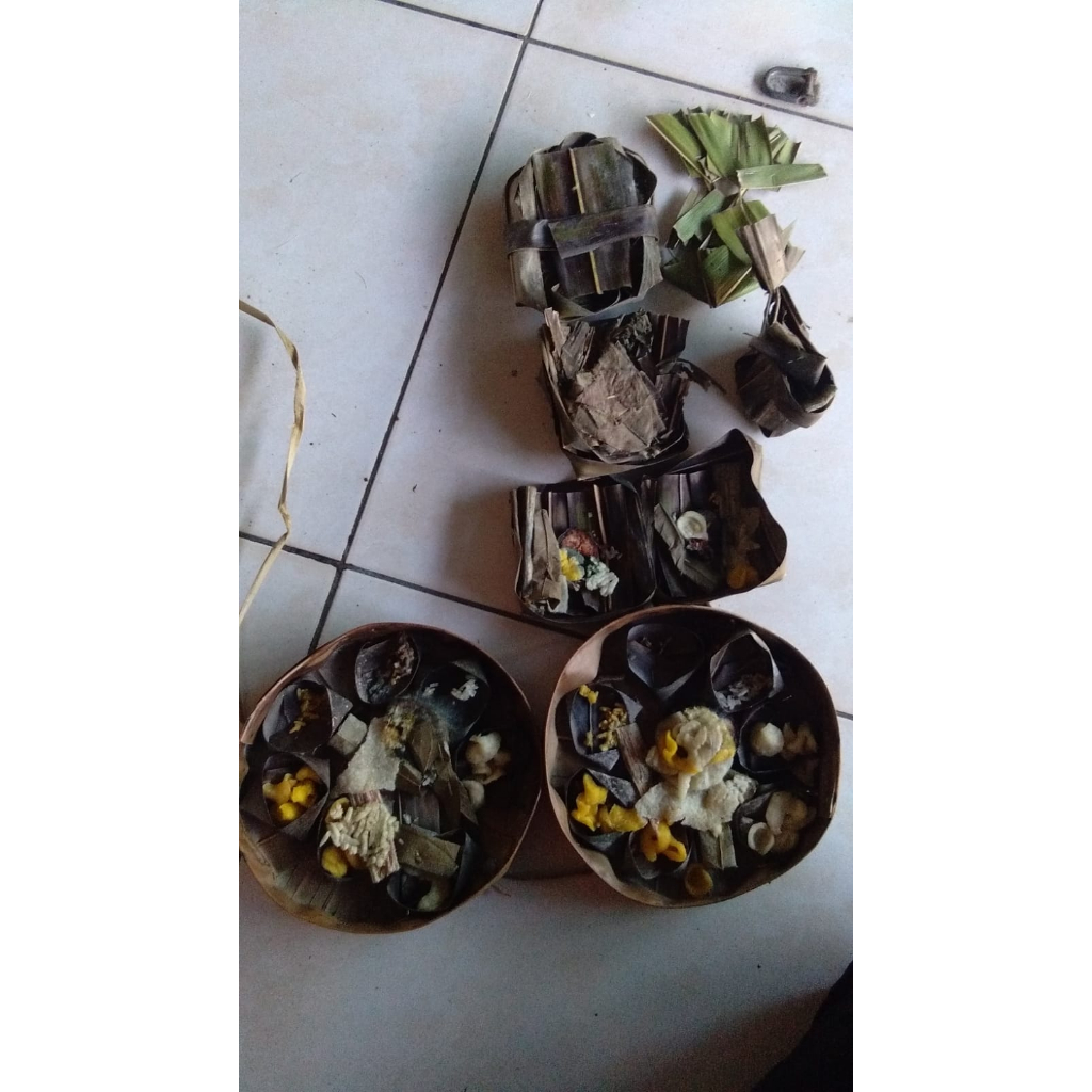 banten suci / jaje suci / suci banten / suci pejati