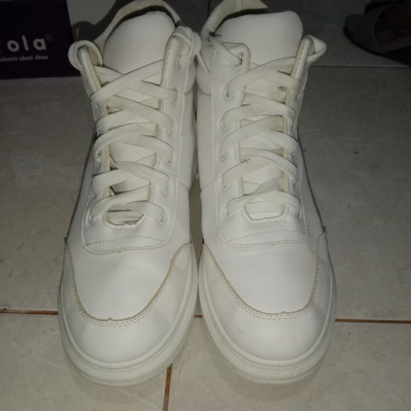 SEPATU SNEAKERS PUTIH LAVIOLA SIZE 40 PL