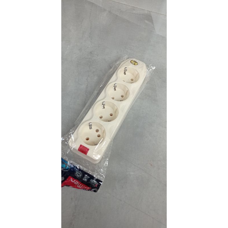 stop kontak 4 lubang