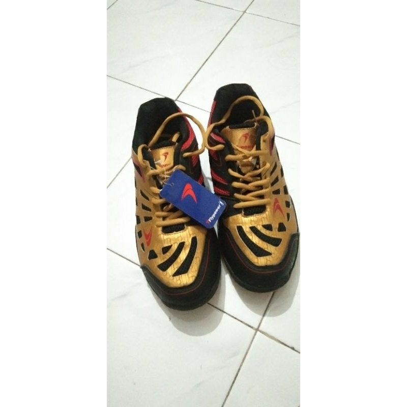 sepatu flypower arbi size 45 jumbo sepatu badminton bulu tangkis