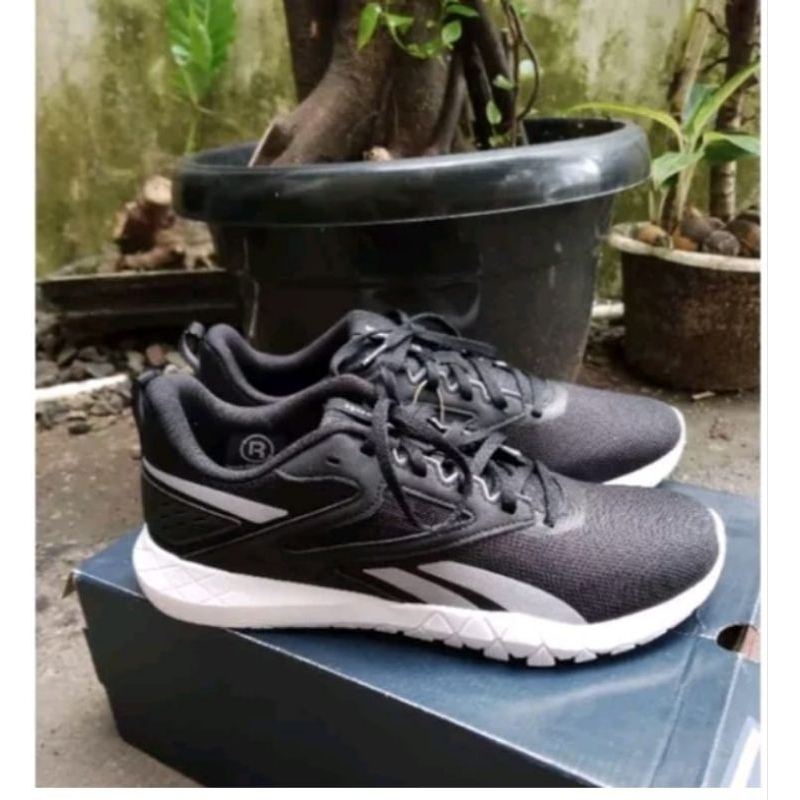 SEPATU SPORT REEBOK ORI HITAM