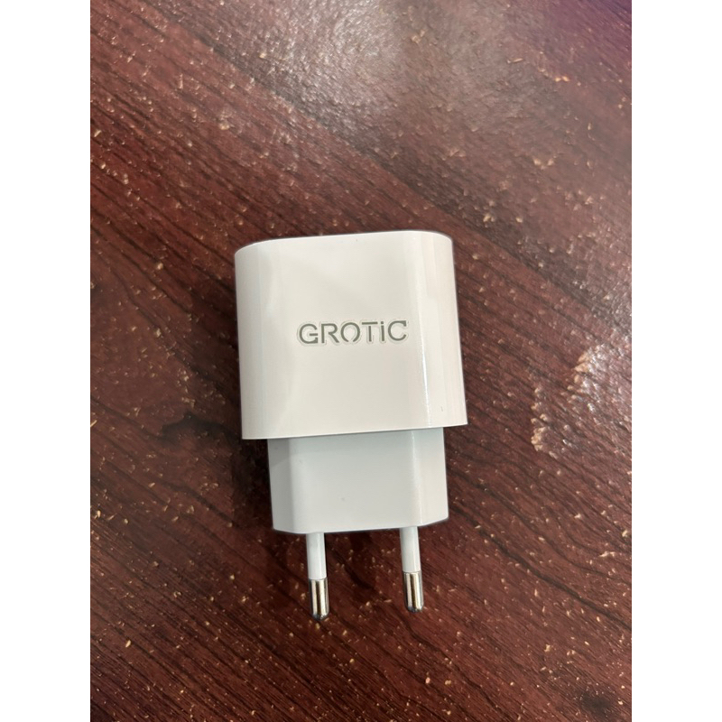 Grotic Charger (preloved,08-05-2023) free mini pouch dan kabel usb-c basike..