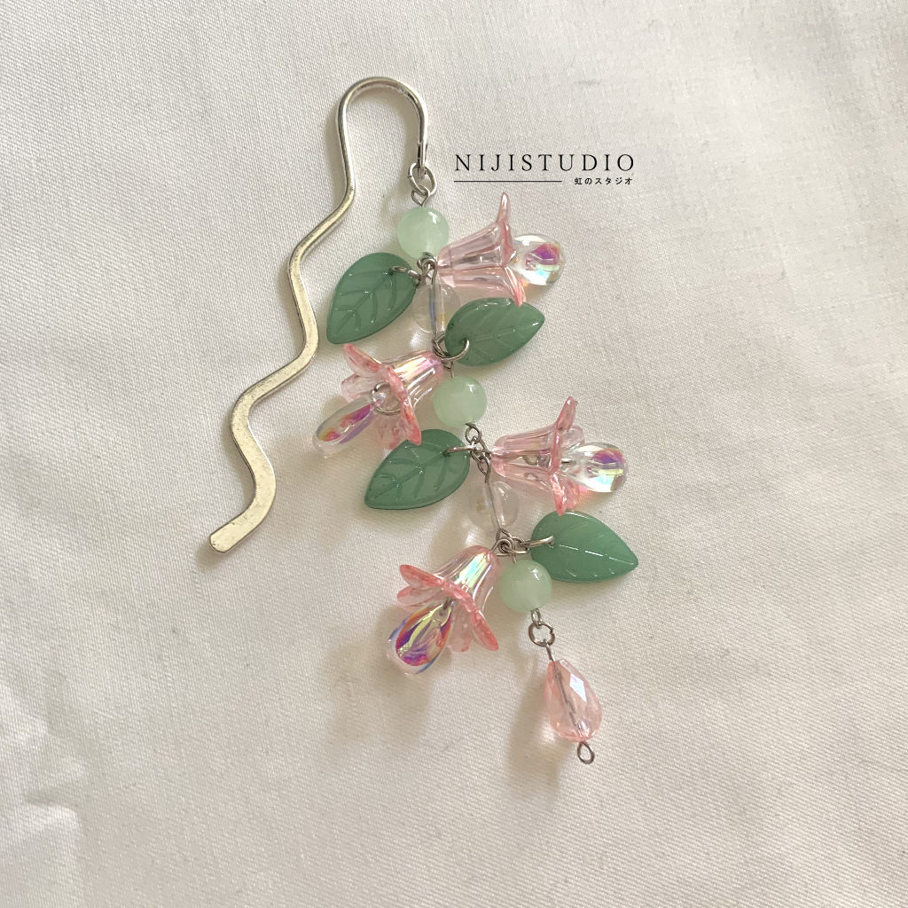 

pink lily branch coquette beads bookmark ‎♡₊˚ ・₊✧ | penanda buku