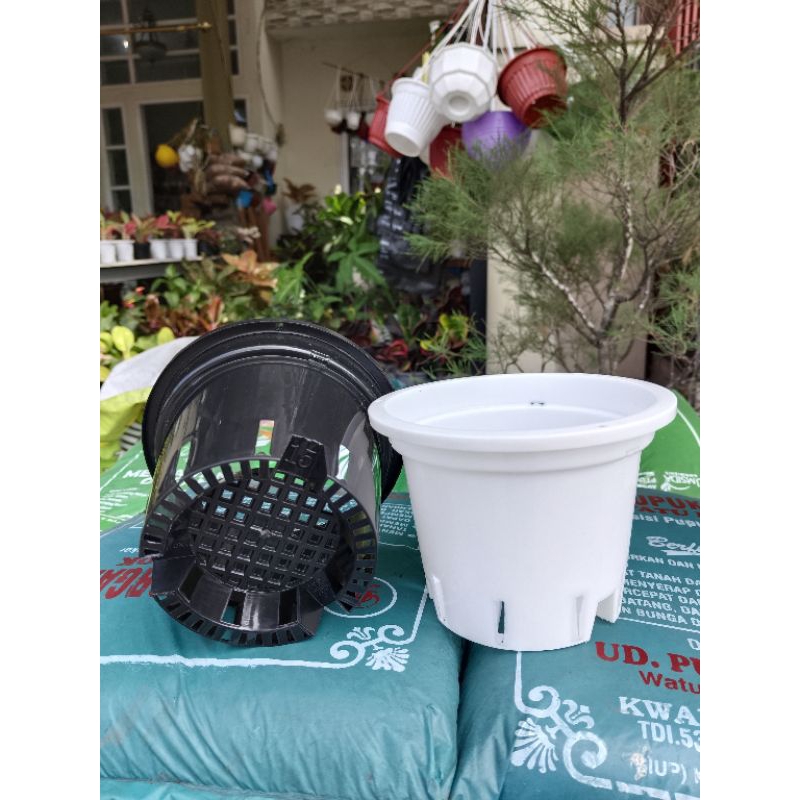 Pot plastik GBL ANGGREK 15 warna hitam dan putih - Pot bunga/tanaman hias diameter 14cm