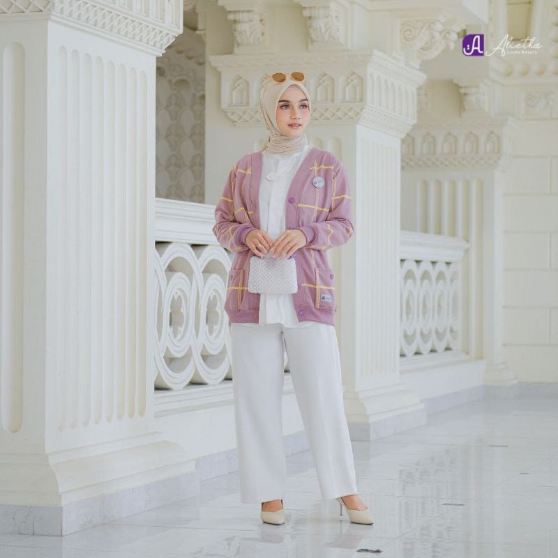 Larissa cardi by Alietha