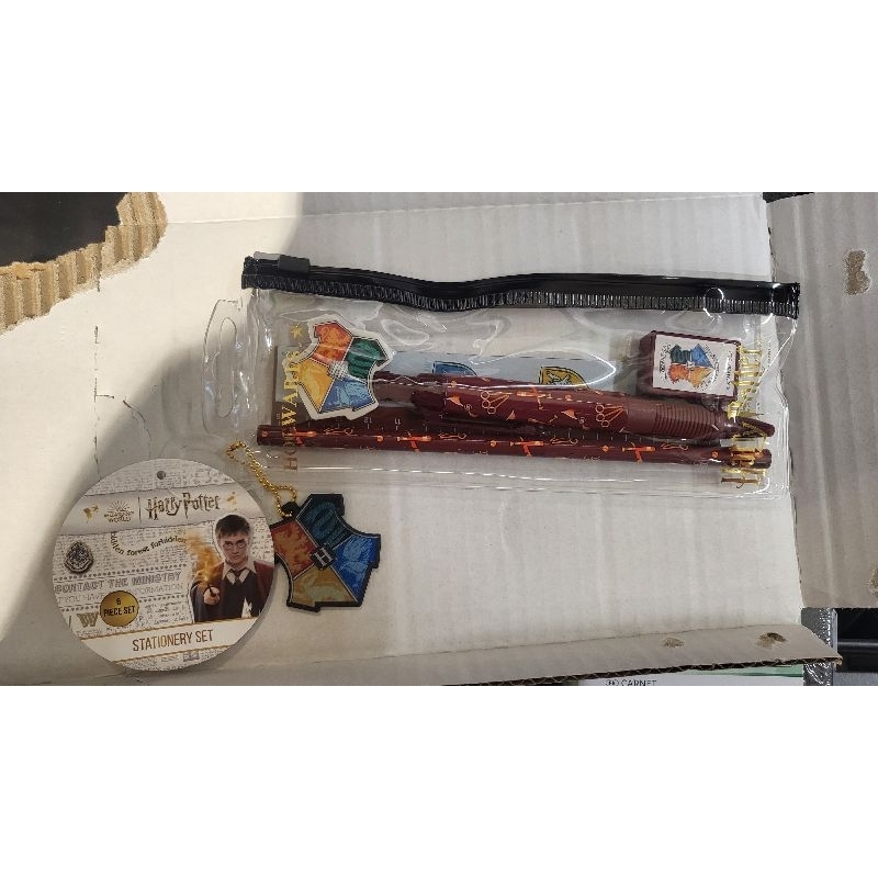 

Set Penghapus dan Alat Tulis Harry Potter