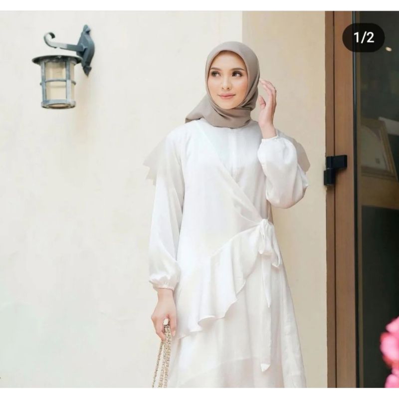 Celine Blouse White by Vanillahijab