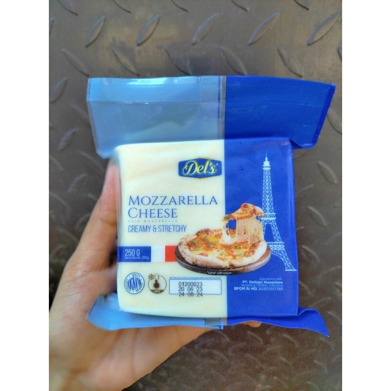 

DEL'S MOZARELLA CHEESE 250gr /keju /mozza