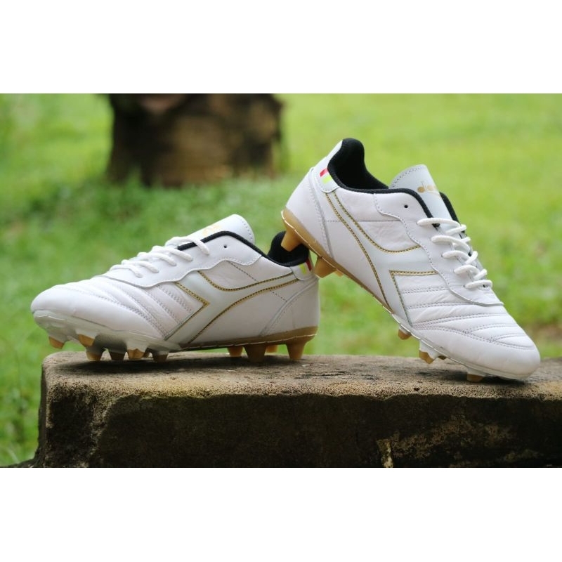 Sepatu bola diadora kulit sapi asli terbaru white gold