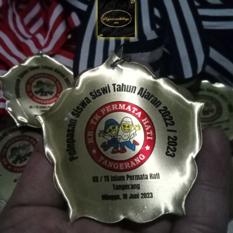Medali Wisuda Custom Kuningan Lapis Resin/Medali Wisuda Custom Design Bebas