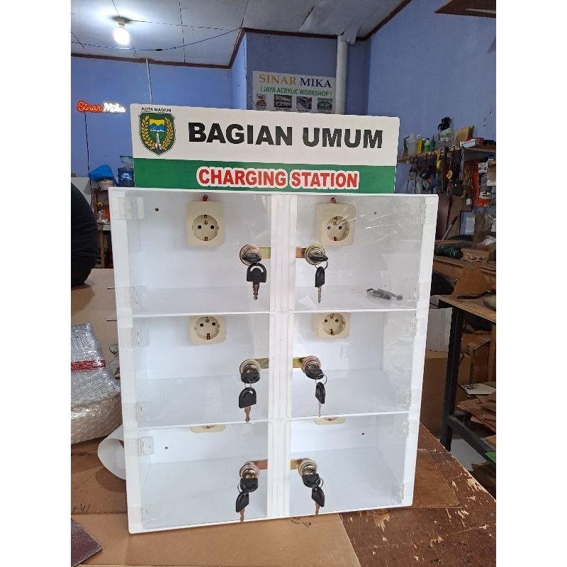 Tempat Box Charger Akrilik 6 Pintu