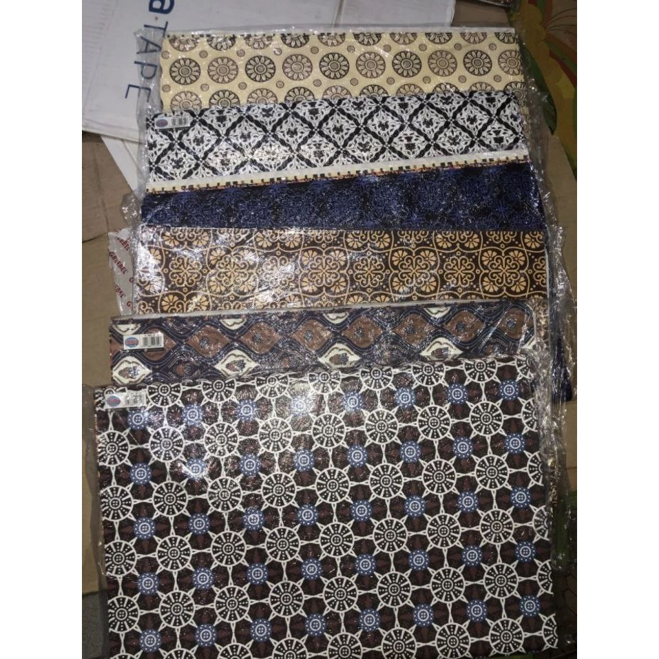 

Kertas Kado Batik