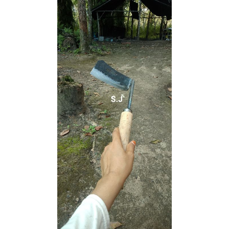 alat berkebun pemotong rumput