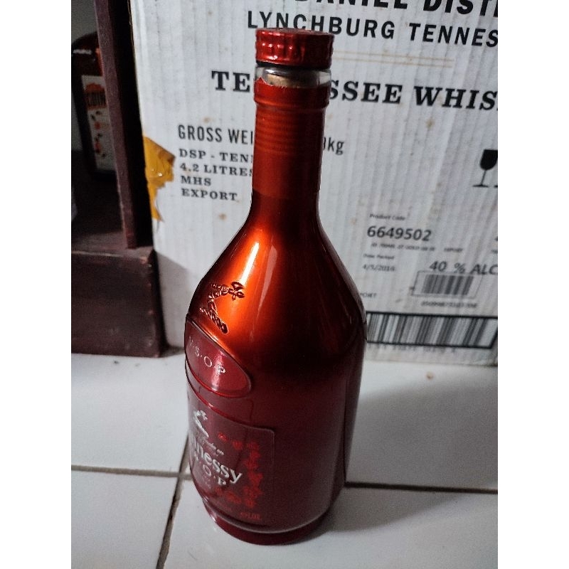 BOTOL BEKAS MIRAS MINUMAN KERAS HIASAN PAJANGAN HIAS KOLEKSI Hennessy VSOP Red Limited Edition tanpa