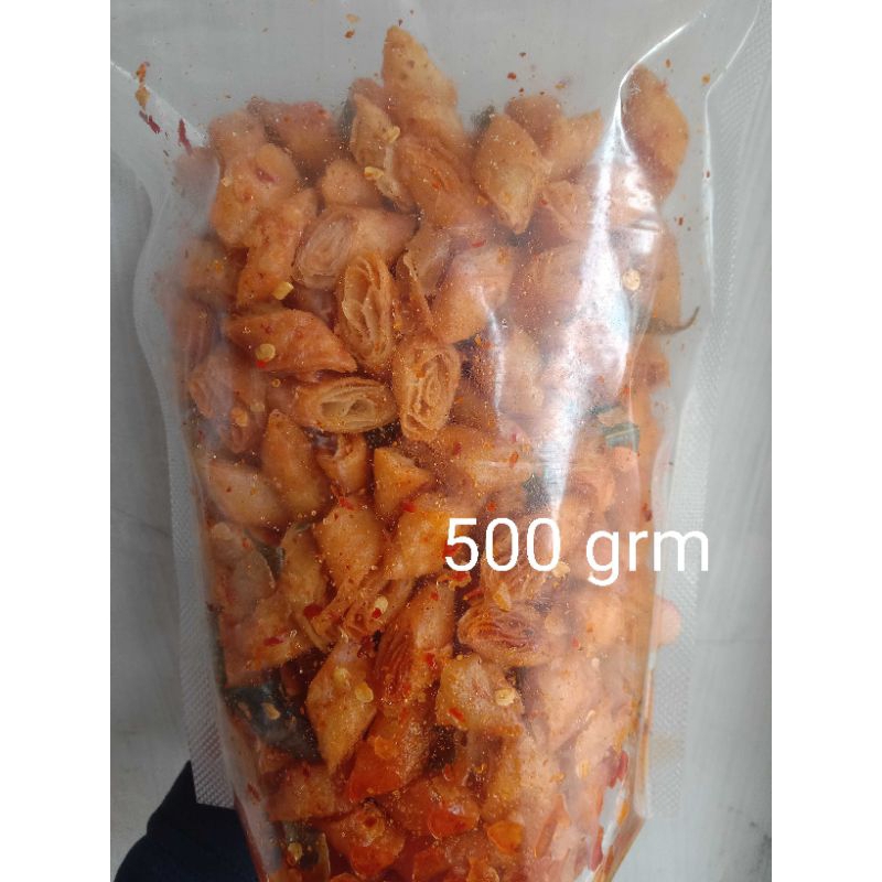 

KULIT LUMPIA MAKANAN RINGAN KULPING GORENG PEDAS KERIPIK DAUN JERUK 500gr