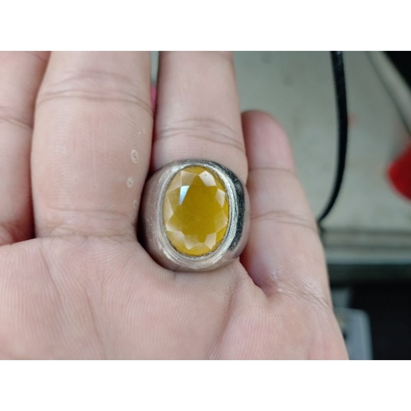 NATURAL YELLOW SAPPHIRE
