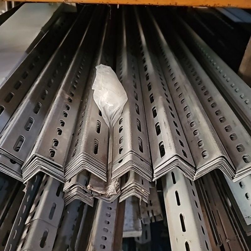 RK tiang besi siku lubang 4x4 2meter