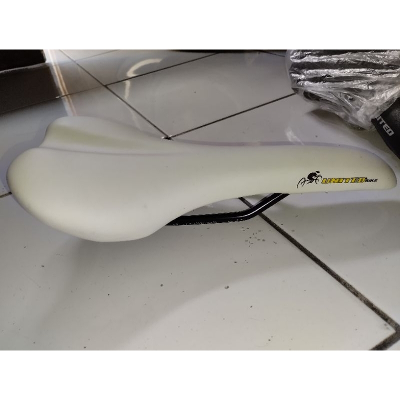 sadel sepeda roadbike fixie velo united slim putih
