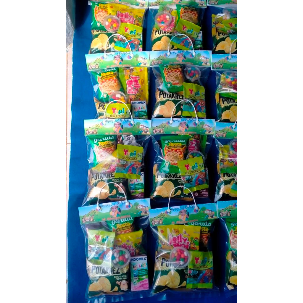 

PAKET SNACK ULANG TAHUN/HAMPERS ULANG TAHUN MURAH MERIAH