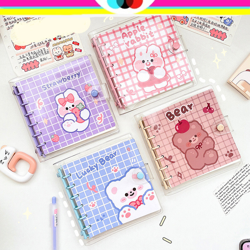 

BUKU BINDER RING BESI DIARY JOURNALING ISI 80 LEMBAR UKURAN 13CMX13CM LEBAR MOTIF MOMO KARTUN LUCU @dbestwallpaper