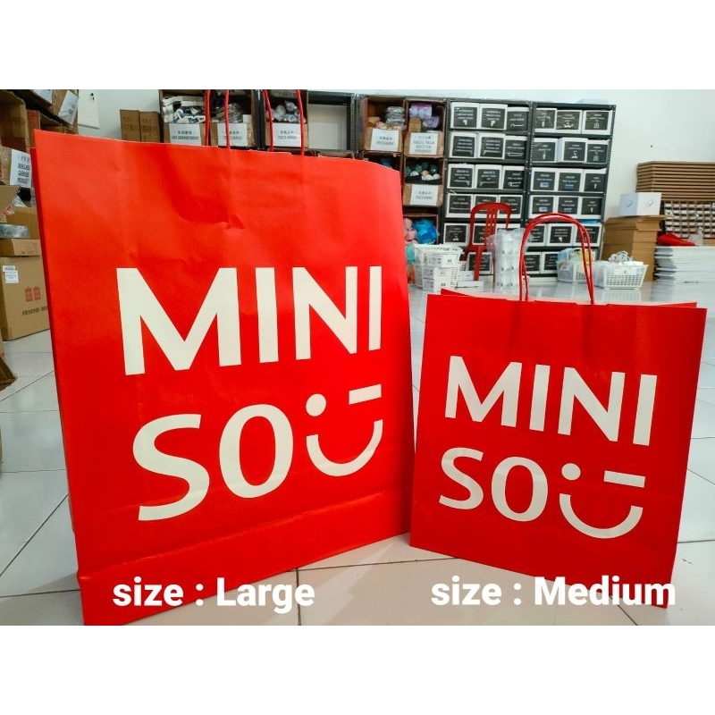 

PAPER BAG MINISO TERBARU WARNA MERAH ORIGINAL