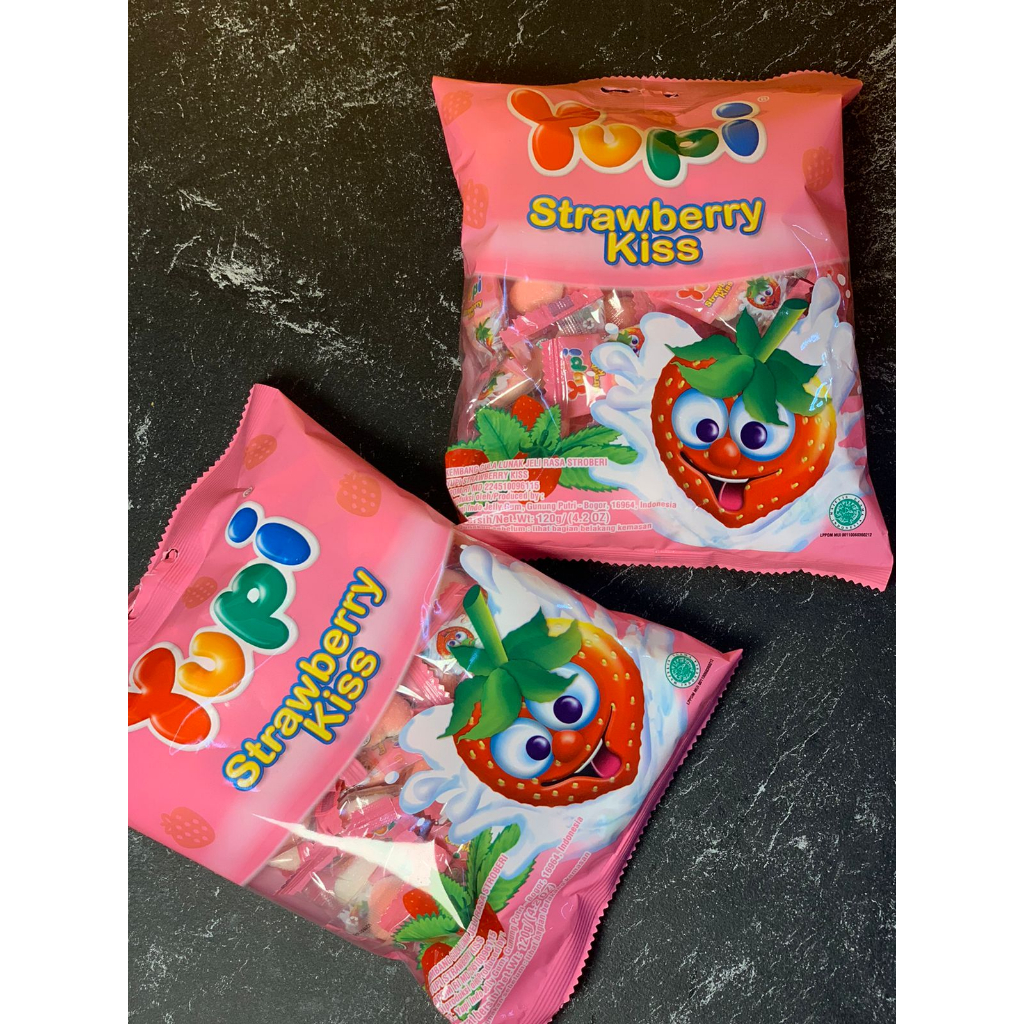 

Permen Yupi Strawberry Kiss 120 gr