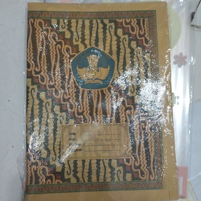 

sampul coklat motif batik isi 20