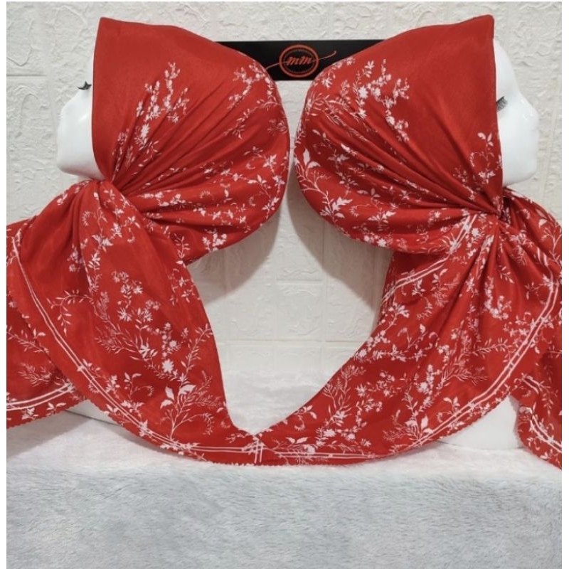 HIJAB SEGI EMPAT VOAL MOTIF FOLURES MERAH
