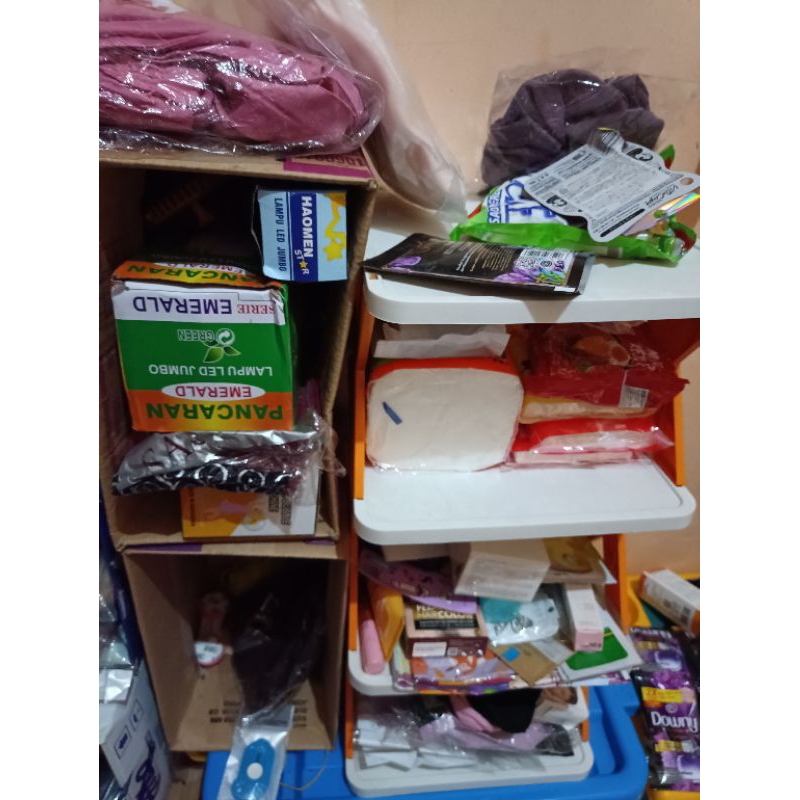 

paket makanan dan baju