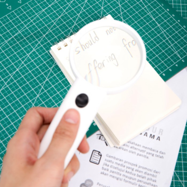 

Promo Deli Fingertip Magnifier Kaca Pembesar φ75mm/φ65mm Lens E9099/E9098 - diameter 65mm Limited