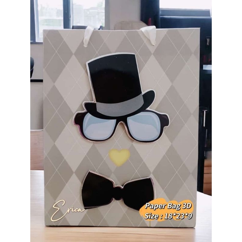 

paper bag 3D motif topi,kacamata dasi