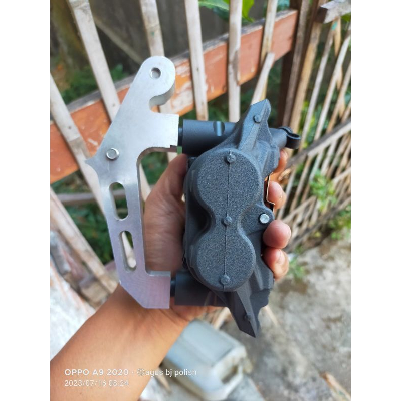 Kaliper SUMITOMO (kanan)