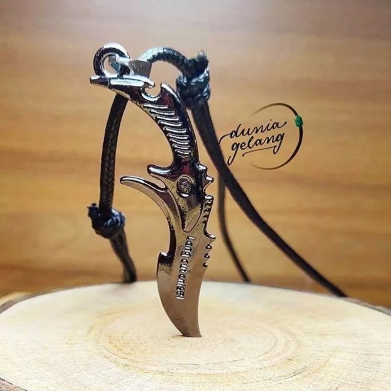 KALUNG TALI HITAM KILAT KUAT LIONTIN PISAU RAMBO