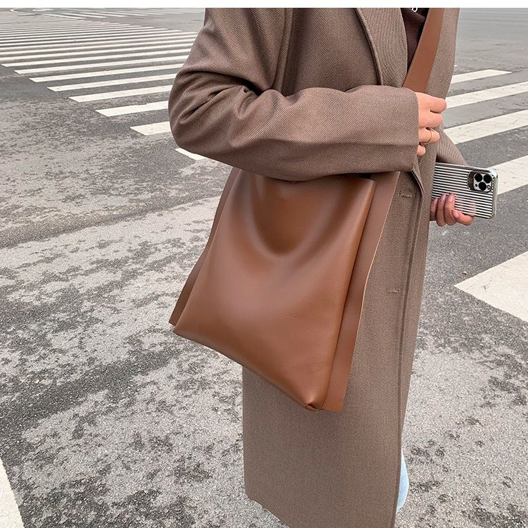 Judith sling bag / sangle bag