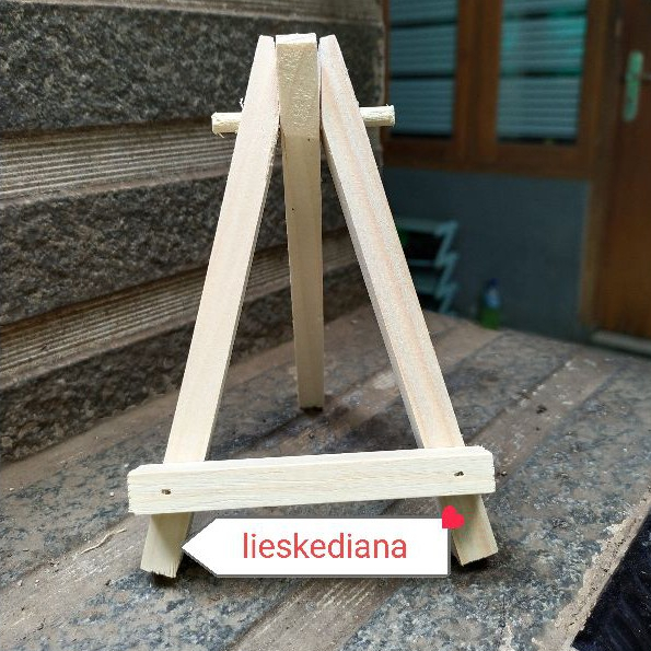 

Mini Easel Stand / Wooden Tripod Tinggi 15cm Sandaran Handphone/HP Best Quality Product!