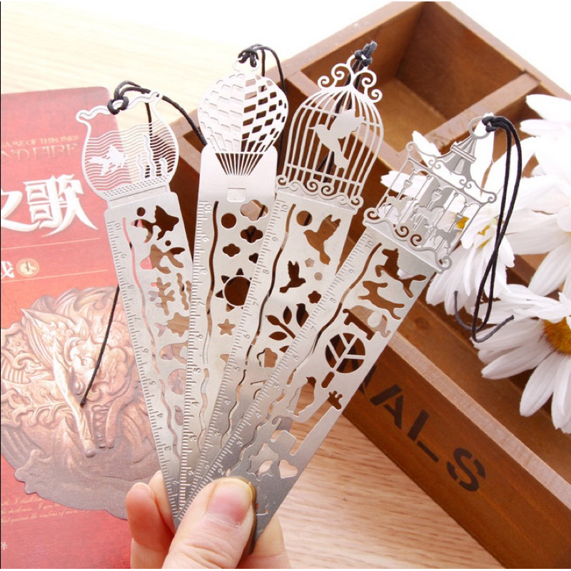 

BLANJA.ids PEMBATAS BUKU + PENGGARIS MATERIAL BESI STAINLESS/ PEMBATAS BUKU AESTHETIC ESTETIK/BOOKMARK/ SHAPER/ RULER