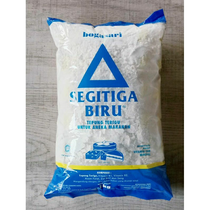 

segi tiga biru boga sari transfaran tepung terigu 1 kg