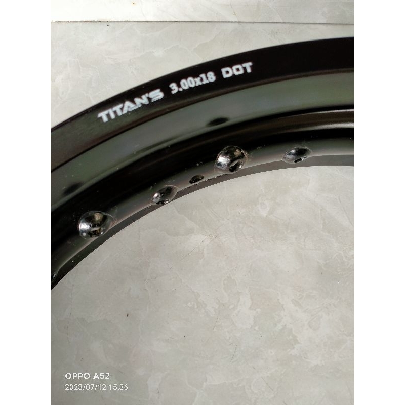 Velg 300 x 18 hitam kilat glossy 36 h merk titans