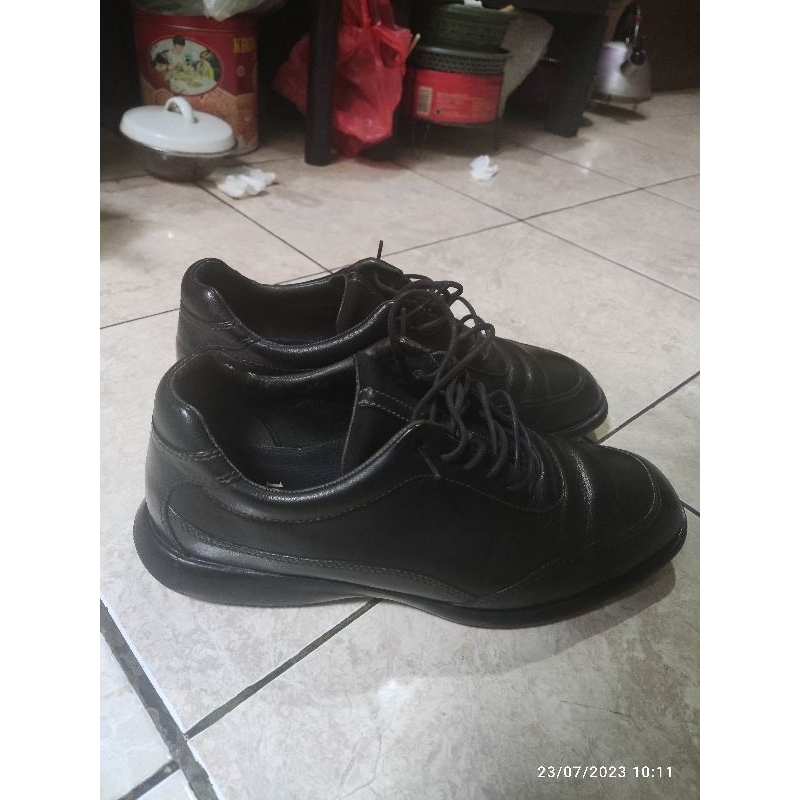 sepatu rockport kulit