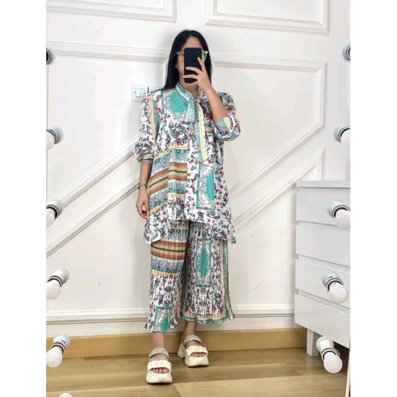 ONE SET WANITA CELANA PLISKET KRIWIL IMPORT PREMIUM WOMEN FASHION