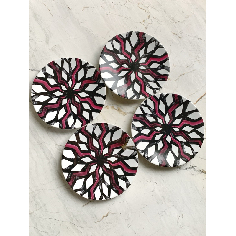 Thunderbolt Red Plate Set