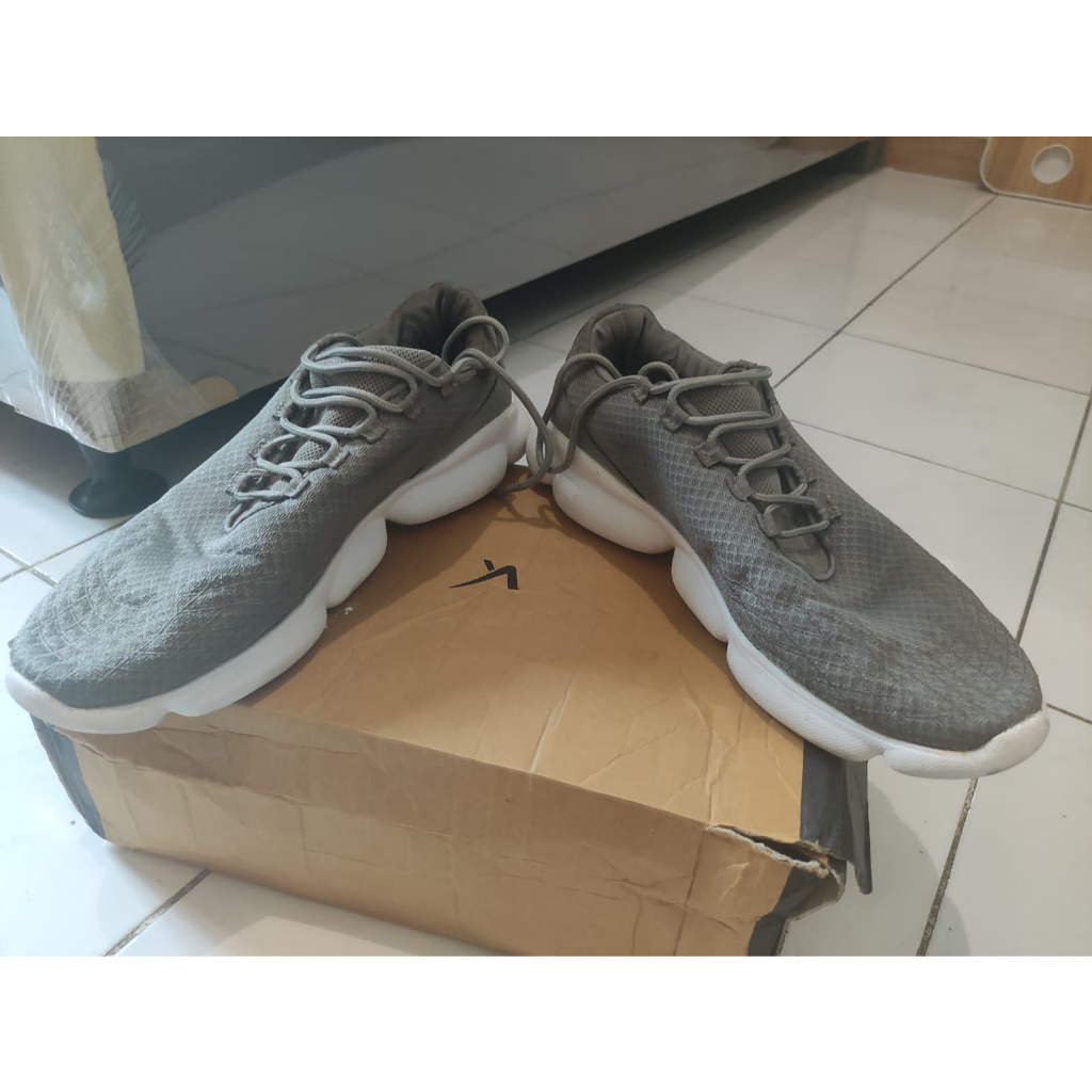 Sepatu Pull & Bear XDYE