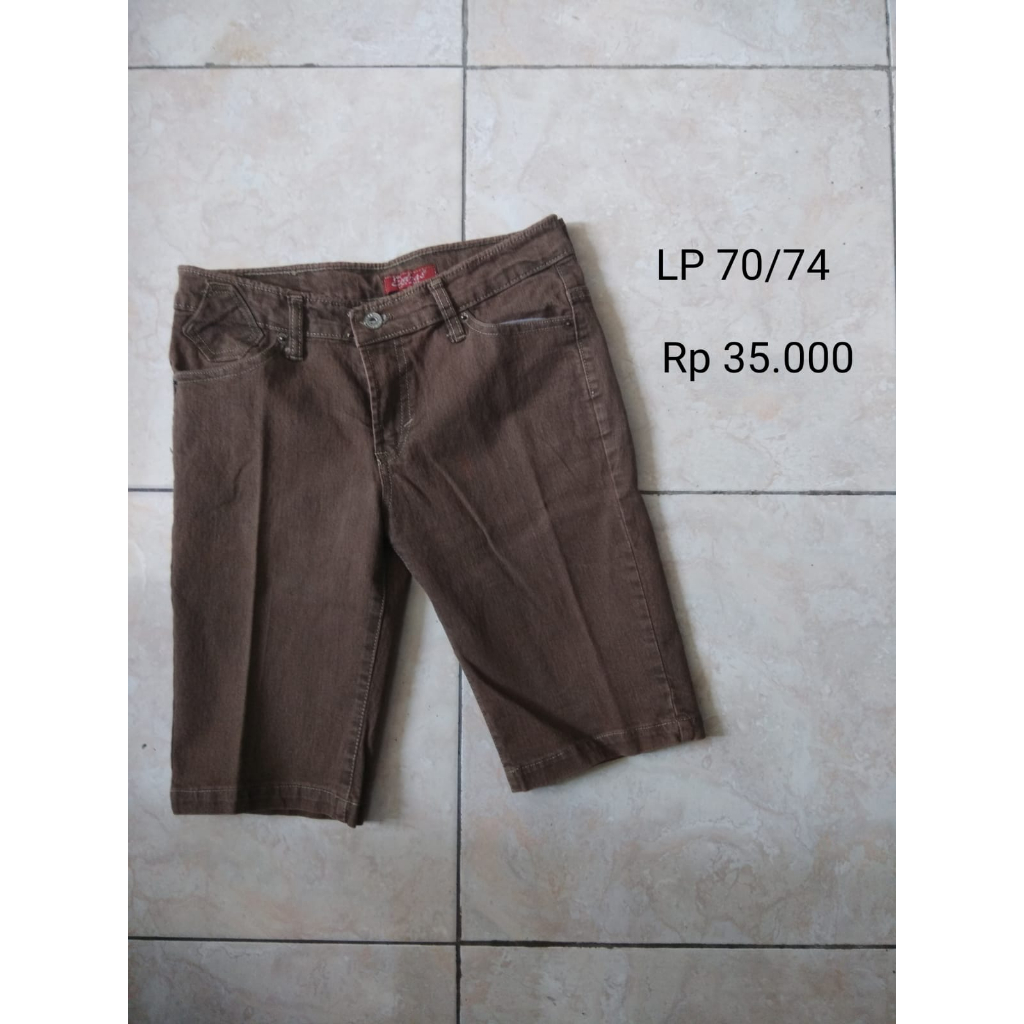 Celana Jeans Pendek Coklat Wanita