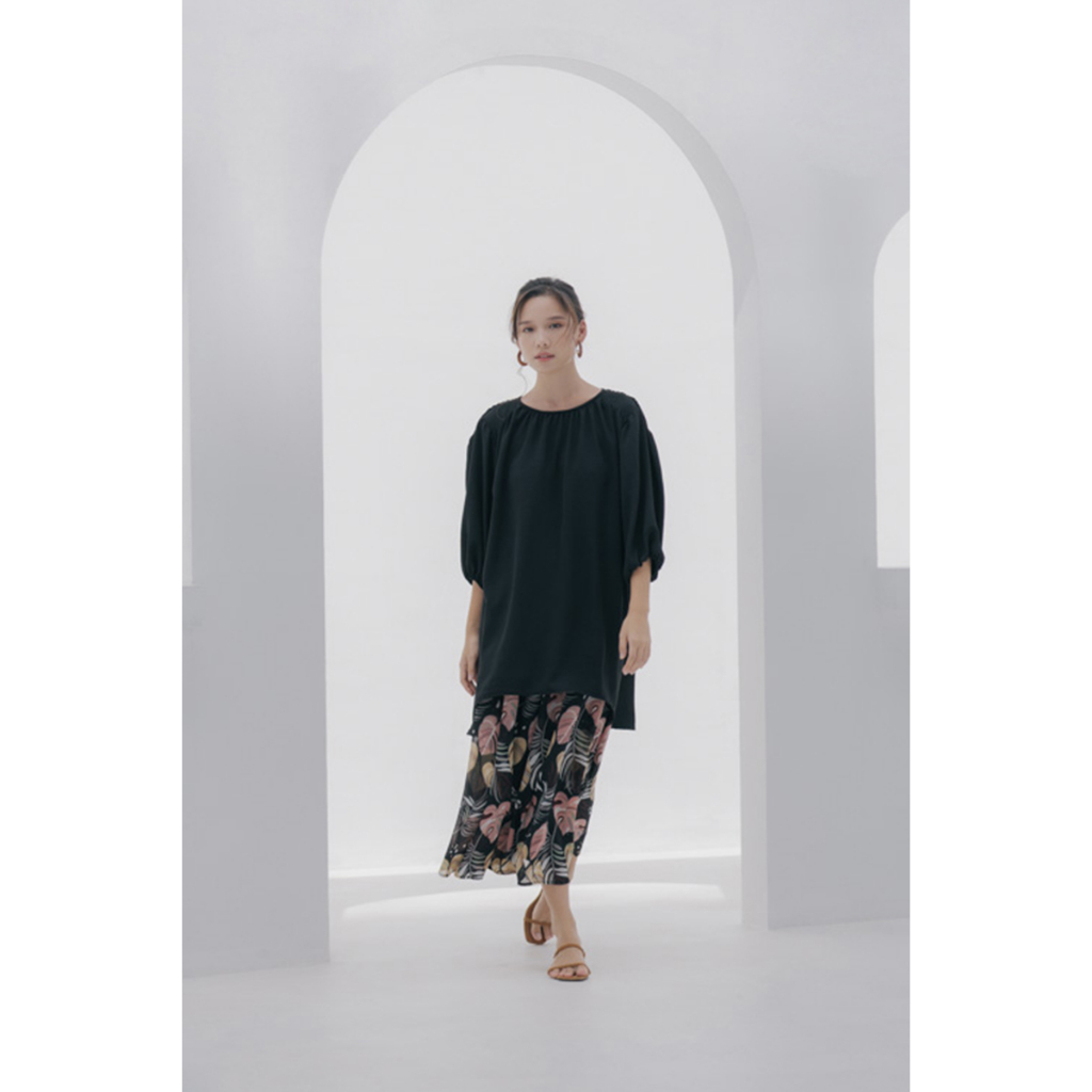 REMI - Tova Top | Kemeja Basic Lengan Balon Warna Hitam Khaki Wanita