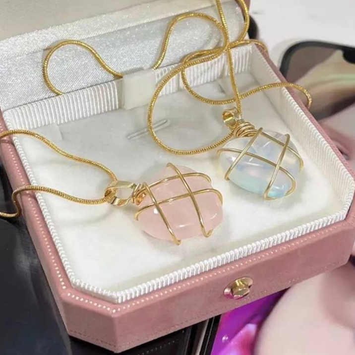 Barbie series Litnation diamond castle necklace Maude back