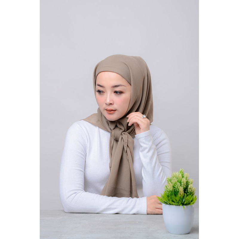 almira azara hijab jilbab kerudung segiempat instan premium